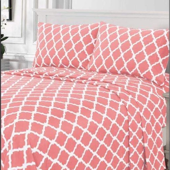 Kate & Co. Other - ✨SALE✨King 4pc Coral Arabesque Bedsheets